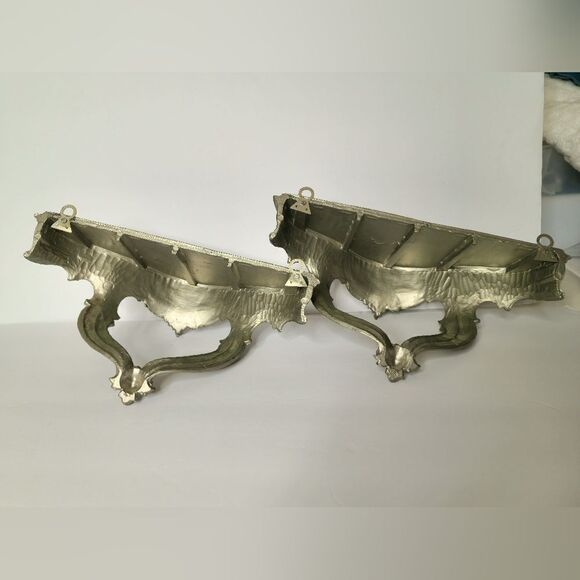 Pair of Vintage Florentine molded gilt resin wall shelves - Picture 7 of 10